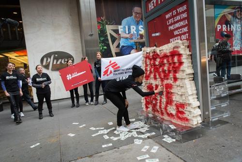 MSF delivers $17m to Pfizer to get them to drop the price of the pneumonia vaccine