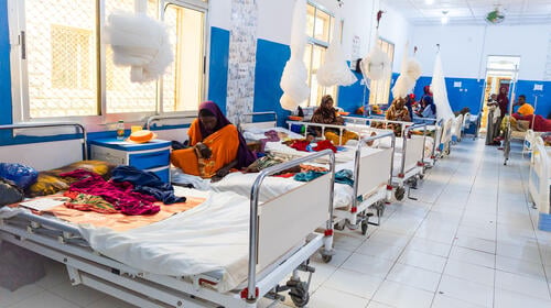 Children admitted for severe acute malnutrition receive inpatient care in the inpatient therapeutic feeding centre (ITFC) at MSF-supported Bay Regional Hospital, Baidoa, Southwest State, Somalia.