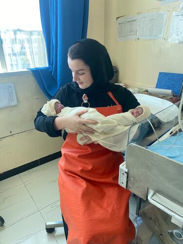 Delivering twins in Yemen's Taiz Houban Hospital