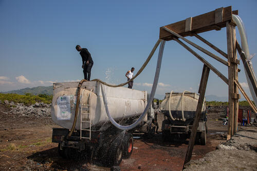 Water distribution, Bulengo displaced camp