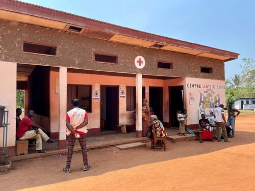 A mass vaccination campaign of children in Kembé-Satema district