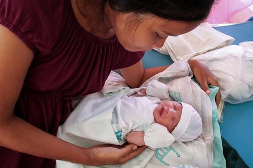 first Baby born in the maternity ward of MSF in Guiuan