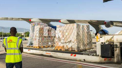 MSF charters 80 tons of medical equipment and supplies for its hospitals in Port-au-Prince