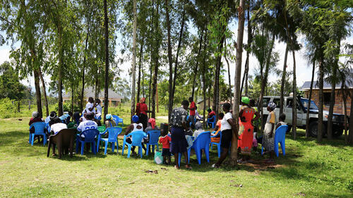 Stephen Ochieng, community health promoter conducting a health education session during a mobile clinic outreach at Osodo area in Homa Bay county