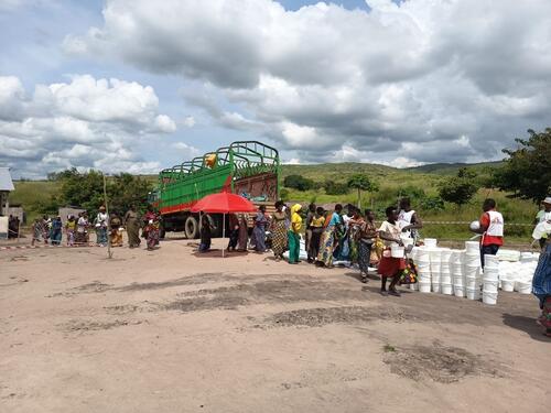 MSF teams distribute non-food items (NFI) to displaced people at the Kimanga internally displaced persons (IDP) camp, located 5 km from Baraka town centre, in Fizi Territory, South Kivu Province, DRC.