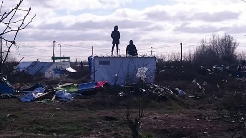Dismantling of MSF shelters in Calais' Jungle