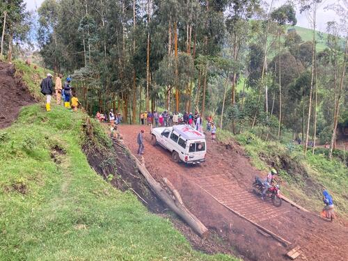 25 November 2025 – An MSF vehicle transporting staff was traveling along the Kachehembe–Kibabi axis in the Katoyi health zone in the Masisi territory, a few hours from Goma in North Kivu.