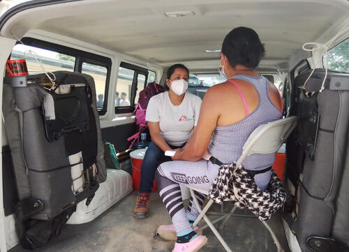 عيادة أطباء بلا حدود المتنقلة على الحدود بين هندوراس ونيكاراغوا