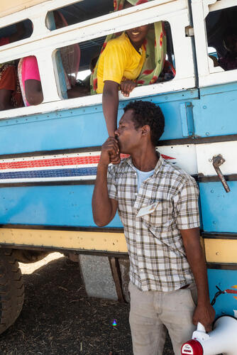 Refugees are getting ready to board the buses that will transfer them from Al Hashaba transit camp to Um Rakuba refugee camp.

Ethnic Tigray, Ethiopian, refugees who fled the central goverment's military offensive against what is perceived as separatism by the Tigray regional governement and its military branch TPLF.
When crossing into Sudan the refugees settle in unoccupied, unfinished houses at Al Hashaba Village 8, built for local Sudanese being resettled after the building of a Tekeze river dam.
Some Sudanese families and military live in the camp, village Al Hashaba.
The Sudanese governement tries to move the refugees into the Um Rakuba camp.
MSF runs the water supplies and has an emergency clinic in the camp.

SUDAN, Gedaref Region, Eastern border with Ethiopia/Tigray Region. Al Hashaba. 2020/12.