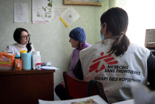 MSF doctor Anastasiia Sheiko and nursing activity manager Maia Blenkinsop providing primary health care to patient in Kharkiv, Ukraine.