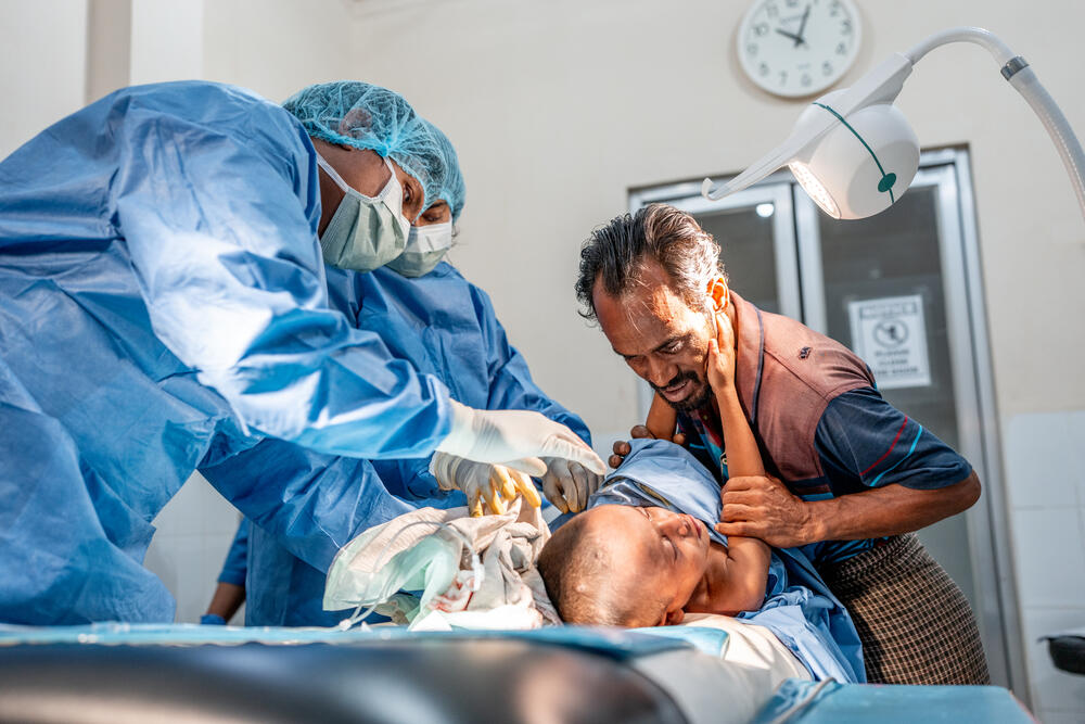 Dr Hasna Hena Mou and medical assistant Rajib Mazumdar treat a young patient in the emergency room of MSF's Kutupalong hospital.