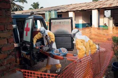 A patient in critical condition is transferred and admitted to the Ebola Treatment Centre operated by MSF at Mongbwalu General Hospital. Only two ambulances are currently operational in Mongbwalu — one operated by MSF and one by the Congolese Armed Forces — significantly slowing medical referrals from other health facilities, neighborhoods, and more remote villages. Mongbwalu, Ituri Province, Democratic Republic of the Congo, 20 June 2026.