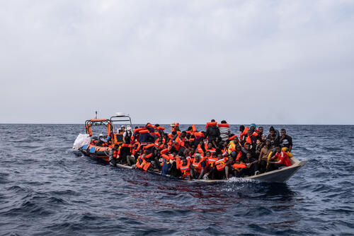 قصة عائلة سورية على متن سفينة البحث والإنقاذ