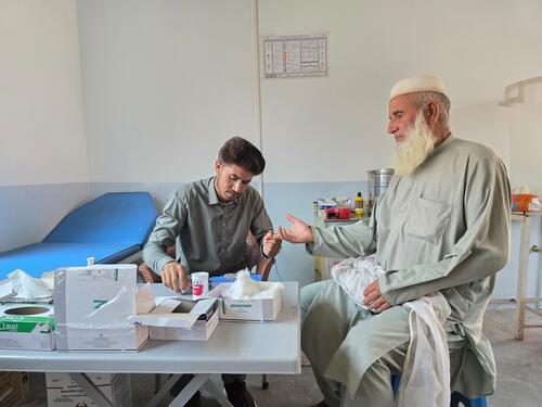 Nurse checks patient's blood sugar