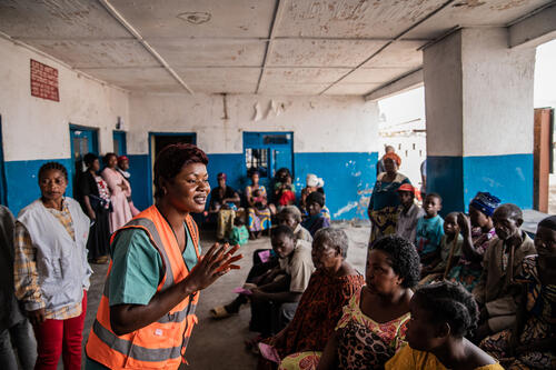 A community outreach worker provides information to war-displaced patients who have recently arrived in Sake before their turn to see an MSF doctor at the Sake referral health center, Sake, North Kivu