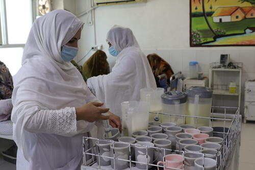 MSF nurses distribute therapeutic milk to the caretakers of children with severe acute malnutrition admitted to the inpatient therapeutic feeding centre at Boost Provincial Hospital in Helmand province. They then support mothers and caregivers in feeding their children and closely monitoring their condition.
