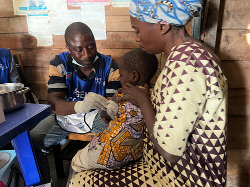 A resident of Kihondo in the Kirotshe Health Zone in the Masisi territory came with four children: one of her own, and others belonging to her siblings, who were at the market that day. Her own one-year-old son received the measles vaccination before he could be affected. According to her, none of the children she was accompanying showed signs of measles; this was her way of preventing infection amid the regional epidemic.