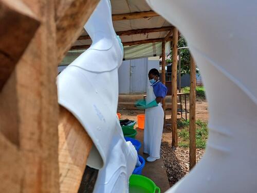 مركز علاج الإيبولا في أوغندا