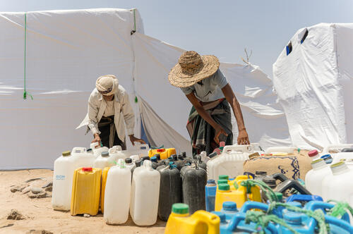 Some people in the camp received jerrycans and water containers, while others are still waiting to receive one. Water distributed in the camp is salty, and they count on drinking water distributions or must buy bottles of water. 

“A bottle of water costs 1,500 Yemeni rials (1 dollar), we cannot afford it. Ice costs 500 Yemeni rials, but it gets melted before even reaching the camp. We need clean water in these conditions” explains a camp resident.