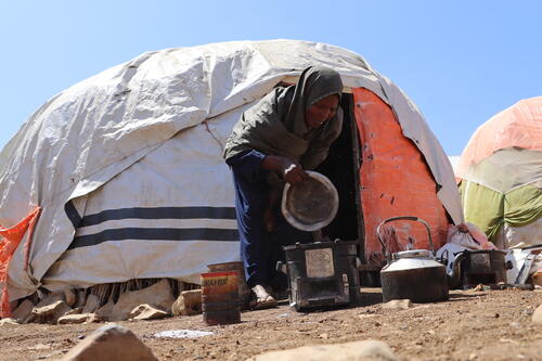 Ten Children, Two Jerrycans_Regay Ali_Somalia