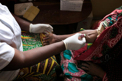 Treating HIV and AIDS in Conakry