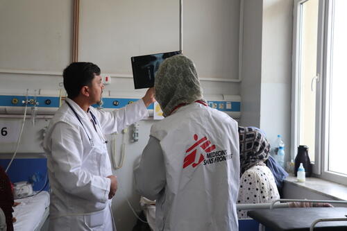 Sorya Rashid and Ahmad Reshad, a team of MSF medical doctors is analysing the report of Umar – four years old admitted to the pediatrics intensive care unit at Abo Ali Sina Regional Hospital, Mazar-i-Sharif, Afghanistan.