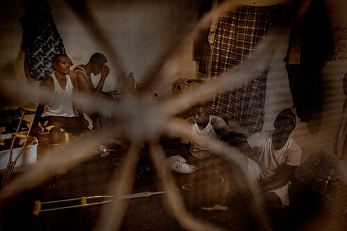 "We sit, we wait and we're scared": migrants' communities in Libya through the eyes of photographer Ricardo García Villanova