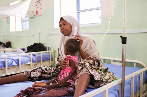 Mariya Mukthar feeds her 22-month-old daughter Murjanatu Mamman with therapeutic milk through the nasogastric tube. Murjantu is on admission and is being treated for malnutrition at MSF’s facility, Unguwa Uku, Tarauni Local Government Area, Kano state, northeast Nigeria.  Mariya says she was in despair when she arrived at the MSF facility. She had visited several other health facilities before coming here, but her daughter’s health did not improve. Mariya says that she is happy to see that her daughter is improving quite well now that she is receiving treatment.
