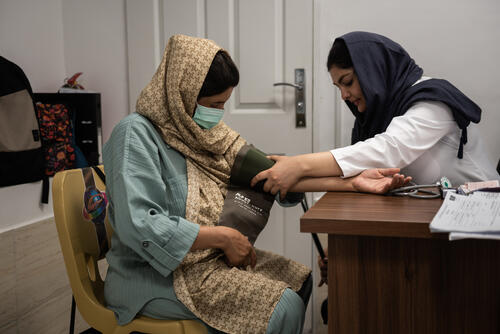 Tehran, Iran: At Mehr clinic in southwest Tehran, run by MSF teams, a doctor checks the blood pressure of a pregnant woman. These clinics provide free healthcare to vulnerable members of the community, including low-income Iranian families and migrants. On average, around 180 patients are seen each day for a wide range of services.

Between January and June 2026, MSF teams provided 84,615 consultations, which represents 80% increase compared to the year of 2025. The increase is driven by growing needs and barriers to public healthcare for refugees, migrants and other vulnerable people.