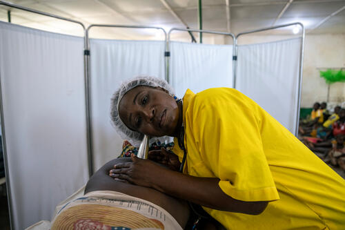 EN

Fiossona Alida, a patient at the Bignola waiting house, survived thanks to MSF. She was close to death when she was referred to Batangafo hospital for a blood transfusion, receiving nine bags in total. She now waits patiently for the day she gives birth, still receiving care through the Bignola system. “Some people look down on women who come to Bignola. For me, what matters is my health. I need to regain my strength, whatever it takes. I think the same people who mock us would be the first to say I avoid the hospital if something happened to me. Their looks, their opinions, their jokes mean nothing.”

FR

Fiossona Alida. 

Patiente de Bignola, elle a survécu grâce à MSF. Elle était presque mourante quand elle fut référée à l’hôpital de Batangafo pour recevoir du sang. Au total elle a reçu 9 poches de sang. Elle attend patiemment le jour de son accouchement et bénéficie toujours de soutien de MSF à travers la maison d’attente ou Bignola. 

« Certaines personnes marginalisent les femmes qui viennent à Bignola. … Pour moi ce qui est important c’est ma santé. J’ai besoin de retrouver ma bonne santé peu importe le prix. Je pense que se sont les mêmes qui d’ici demain, si jamais quelque chose m’arrive, vont dire que je n’aime pas aller à l’hôpital. Leur regard, leur 
opinion et leur moquerie ne disent absolument rien. »