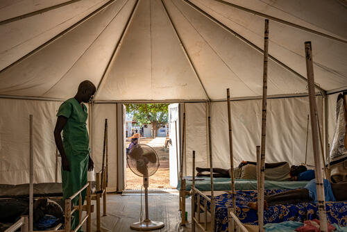 Overflow patients tent in Mayen Abun hospital -57