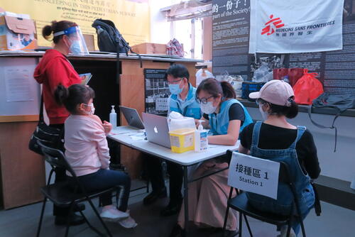 MSF collaborates with local NGOs to support vulnerable groups during the Omicron wave in Hong Kong