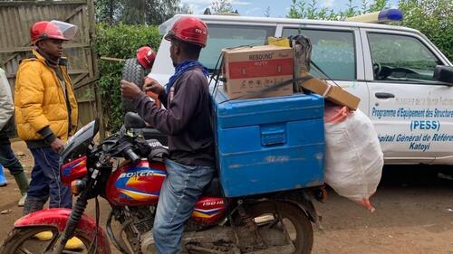 25 November 2025 – The MSF hired motorcycle riders  to transport vaccines from the Office of the Medical Officer in Charge in the Katoyi Health Zone(Kibabi) to  various vaccination sites within the Katoyi Health Zone, a few hours from Goma in North Kivu.