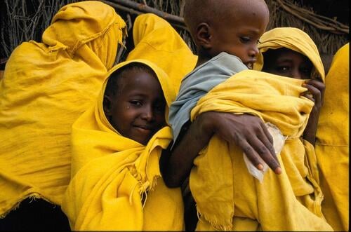 Kenya, June 1992People on the run from violence and hunger in Somalia, are staying in refugeecamps in Kenya. MSF has set up nutritional programmes in these camps to help the exhausted and undernourished families arriving here.