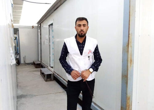 حميد هلال: عامل توعية صحية في منظّمة أطباء بلا حدود في مخيم ليلان 1