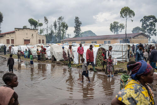 Installation informelle de personnes déplacées juste à l'extérieur de Goma