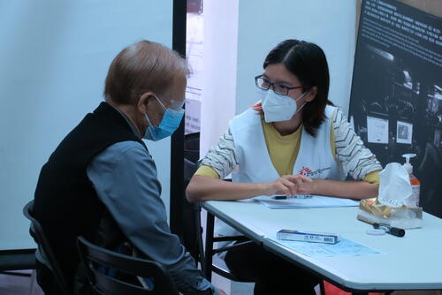 MSF collaborates with local NGOs to support vulnerable groups during the Omicron wave in Hong Kong