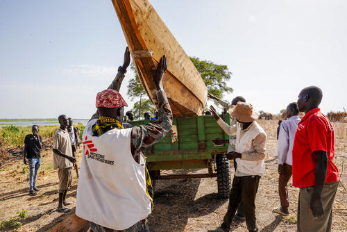 MSF staff securing a canoe on a tractor