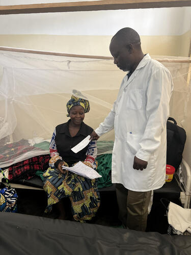Kawaya Desanges Zawadi, from Buganga, a rural village in the Minova area (South Kivu), is a mother of three and has just given birth to a baby girl by caesarean section at the Minova General Referral Hospital. 

“To pay for my first caesarean section, my husband had to take out a loan and work for the lender to raise the money needed to get me out of hospital. Normally, a breastfeeding mother should eat three times a day, but because of poverty, I only eat once. If I am blessed twice, I cannot afford to eat three times a day as required.”