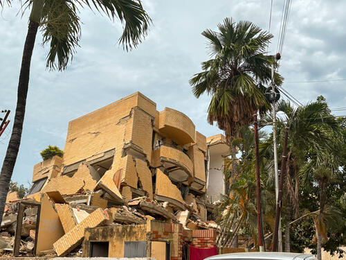 In the last 4 days we served 8 hospitals with donations in La Guaira, some of them several times. Total supported treatment on different levels for over 3,500 patients. Needs continue and we continue to support health structures and we will soon start mobile clinics in parcs, stadiums and spontaneous settlements where many displaced people are currently staying.