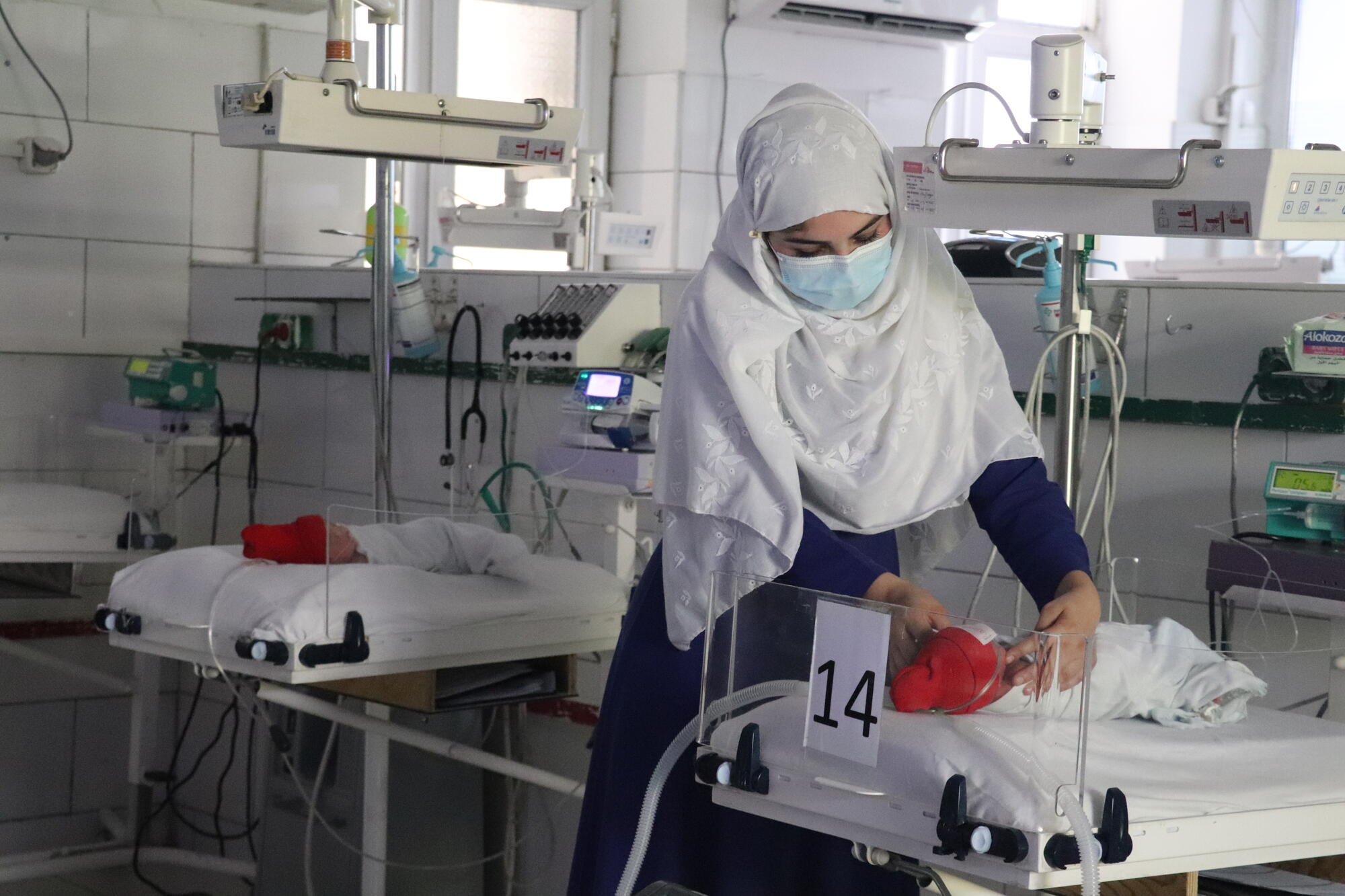A neonatal nurse checks the vital signs of a newborn baby at the MSF maternity hospital in Khost, Afghanistan.