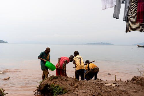 Children in Lomera, South Kivu, fetch water from the lake, exposing themselves to cholera.