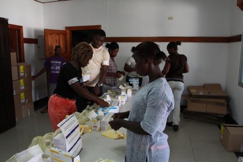 Monrovia, distribution of anti-malaria treatment