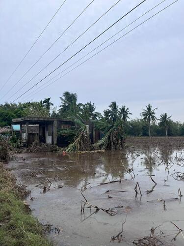 All over the province of Camarines Sur in the Philippines, Tropical Storm Trami brought intense rains, triggering flash floods. The municipality of Bula was one of the hardest hit. During their assessment, the MSF team saw many communities still flooded. Rubber boats were the only way the MSF team reach these communities to assess the needs. 
Municipality of Bula, Camarines Sur, the Philippines.