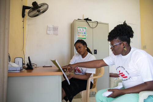 MSF nurses at Pran Men’m clinic