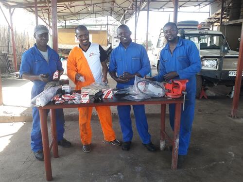 Fleet Manager Rugeyyi Igga (in orange) and the MSF mechanics team carrying out a spare parts training in the workshop in Bunia.