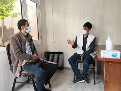 MSF’s social worker is having a session with a TB patient at the Kulob city TB hospital. Mental and social support are integral components of TB treatment.