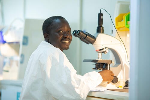 Emmanuel Oyoo, MSF laboratory technician