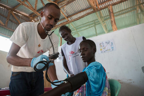 La población de Sudán del Sur, cansada ​​de la guerra, encuentra atención médica de emergencia en Etiopía