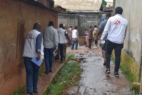 Visit to water points rehabilitated in the Djoungolo Health District by MSF’s medical and coordination teams in Yaoundé.